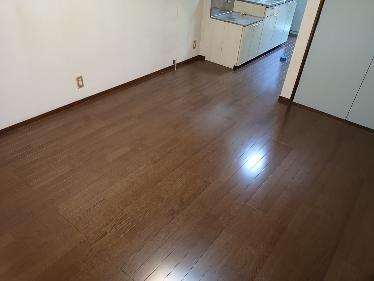 足利市にてアパートの床張り替え