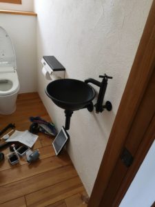 トイレの水栓取付工事をしました 佐野市のリフォームは近藤建築へ
